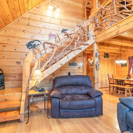 Moonshine Ridge Cabin With Hot Tub And Fire Pit Pigeon Forge Exterior photo