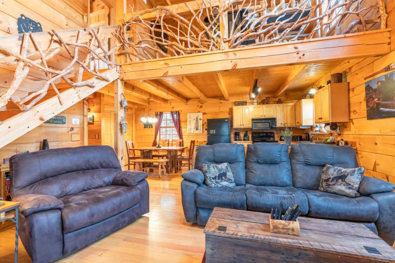 Moonshine Ridge Cabin With Hot Tub And Fire Pit Pigeon Forge Exterior photo