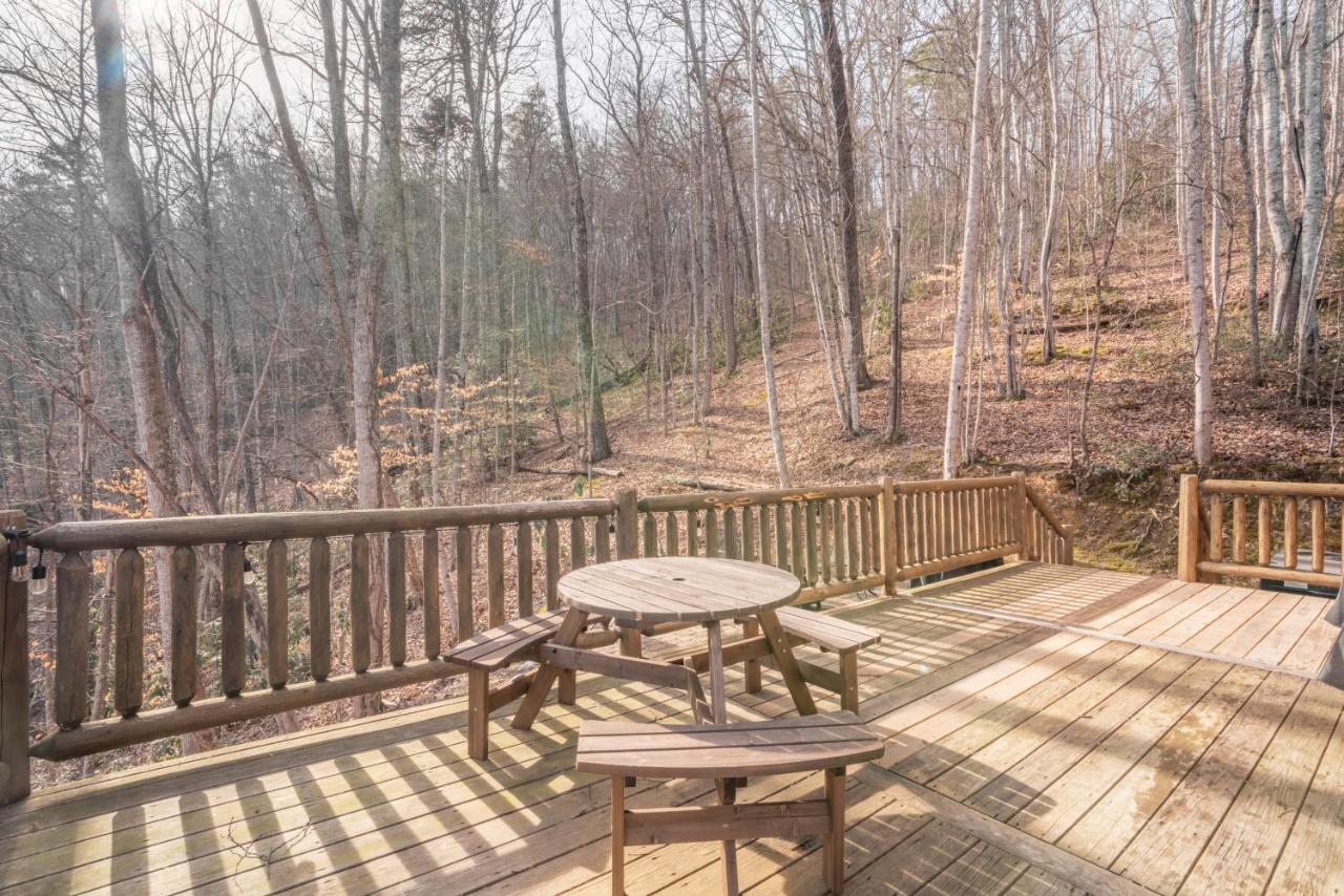 Moonshine Ridge Cabin With Hot Tub And Fire Pit Pigeon Forge Exterior photo