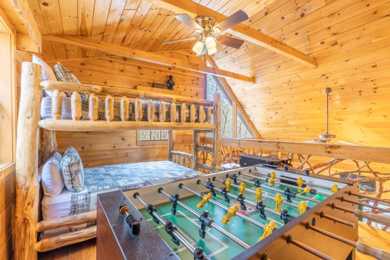 Moonshine Ridge Cabin With Hot Tub And Fire Pit Pigeon Forge Exterior photo
