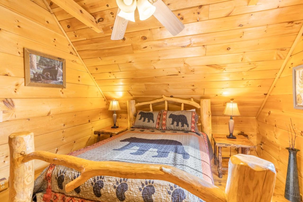 Moonshine Ridge Cabin With Hot Tub And Fire Pit Pigeon Forge Exterior photo