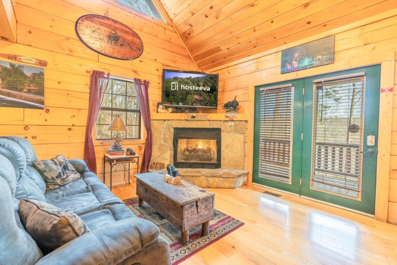 Moonshine Ridge Cabin With Hot Tub And Fire Pit Pigeon Forge Exterior photo