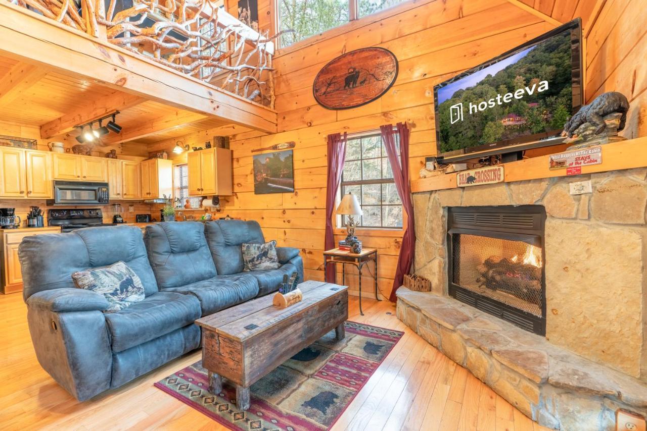 Moonshine Ridge Cabin With Hot Tub And Fire Pit Pigeon Forge Exterior photo
