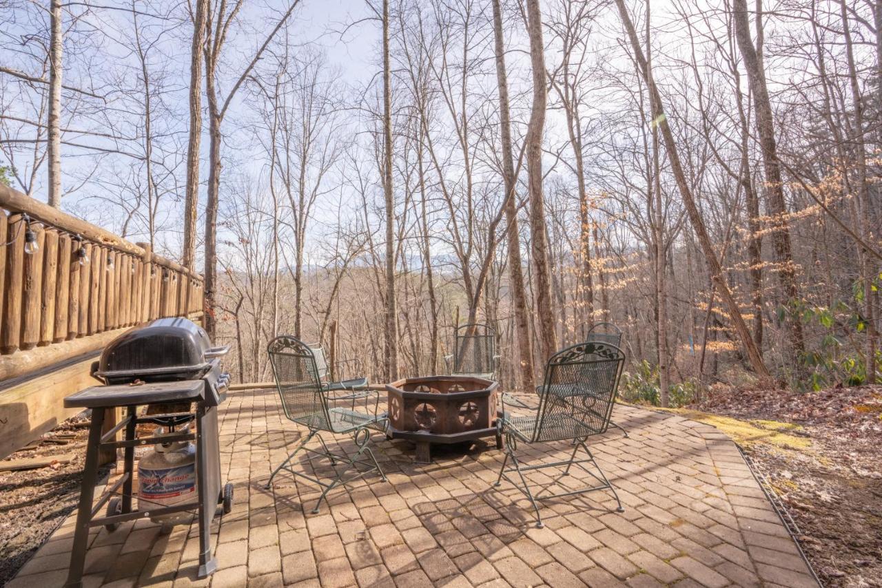 Moonshine Ridge Cabin With Hot Tub And Fire Pit Pigeon Forge Exterior photo