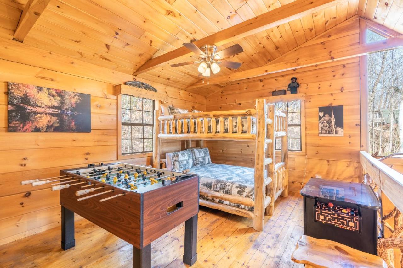 Moonshine Ridge Cabin With Hot Tub And Fire Pit Pigeon Forge Exterior photo