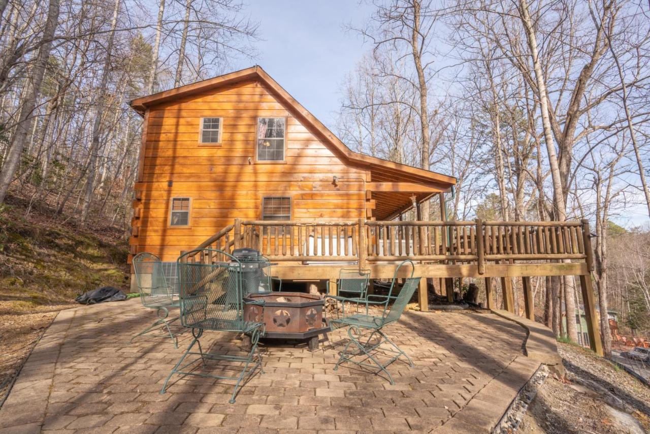 Moonshine Ridge Cabin With Hot Tub And Fire Pit Pigeon Forge Exterior photo
